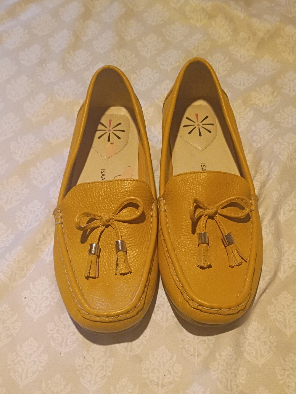 Isaac Mizrahi Women's Yellow Mustard Leather Tassel Loafers